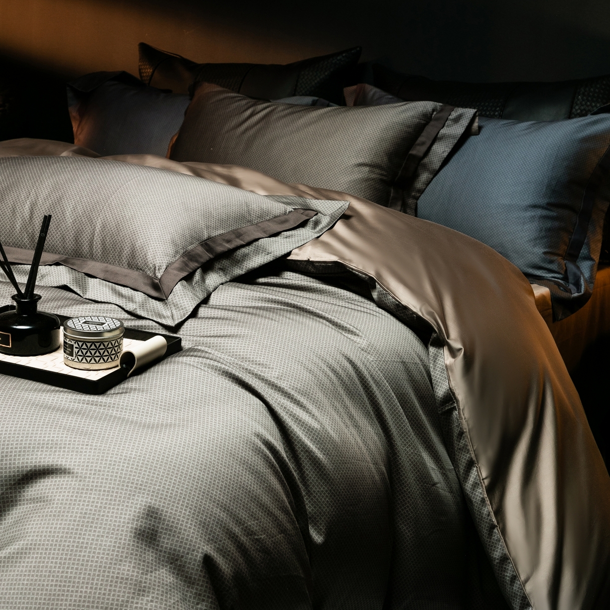 91家纺网 家纺一手货源 找家纺 ONE TWO ONE 121 2025新款高支高密全棉贡缎长绒精工细作工艺款-维希【会员减-20】  控价 498 -51 维希-深咖