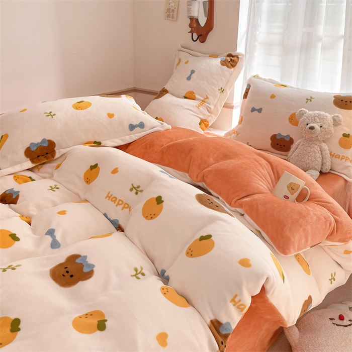 91家纺网 家纺一手货源 找家纺 寻米 2025新款高克重加厚保暖牛奶绒四件套-第二批 甜橘小熊