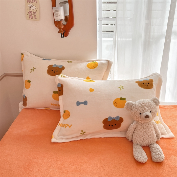 91家纺网 家纺一手货源 找家纺 寻米 2025新款高克重加厚保暖牛奶绒四件套-第二批 甜橘小熊