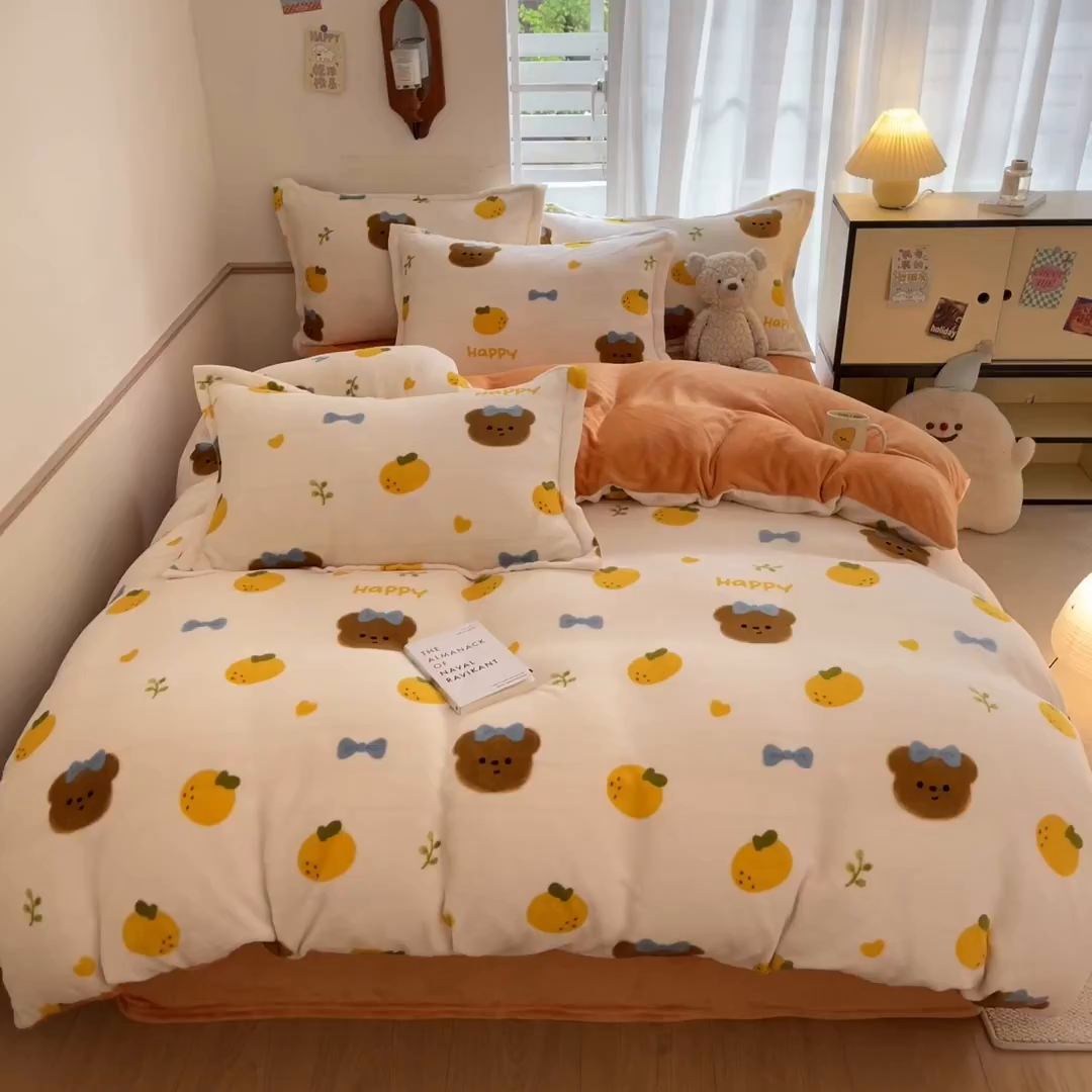 91家纺网 家纺一手货源 找家纺 寻米 2025新款高克重加厚保暖牛奶绒四件套-第二批 甜橘小熊