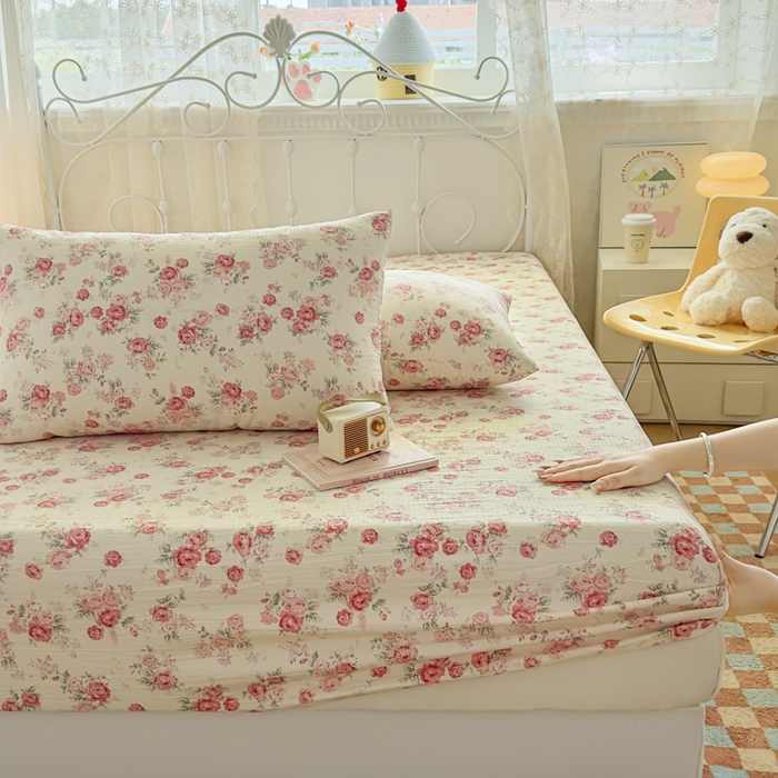 91家纺网 家纺一手货源 找家纺 爱彼家纺 2025新款水洗水洗棉印花床笠单品床笠床笠三件套风格一 柔粉蔷薇绘
