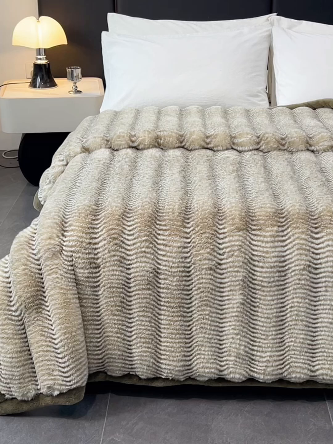 91家纺网 家纺一手货源 找家纺 凯轩毛毯网销专供 2025新款婚庆仿皮草彩波纹艺术毯毛毯毯子-彩波纹 彩波纹-墨绿