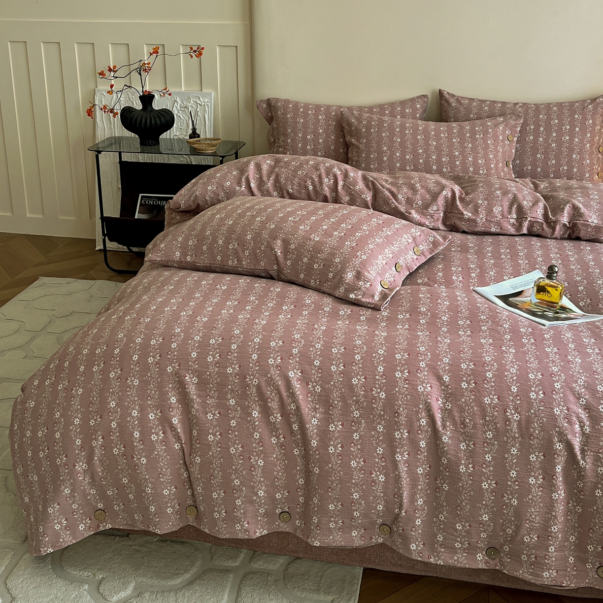 91家纺网 家纺一手货源 找家纺 梵克保罗 2025新款亚麻纽扣款四件套 复古红