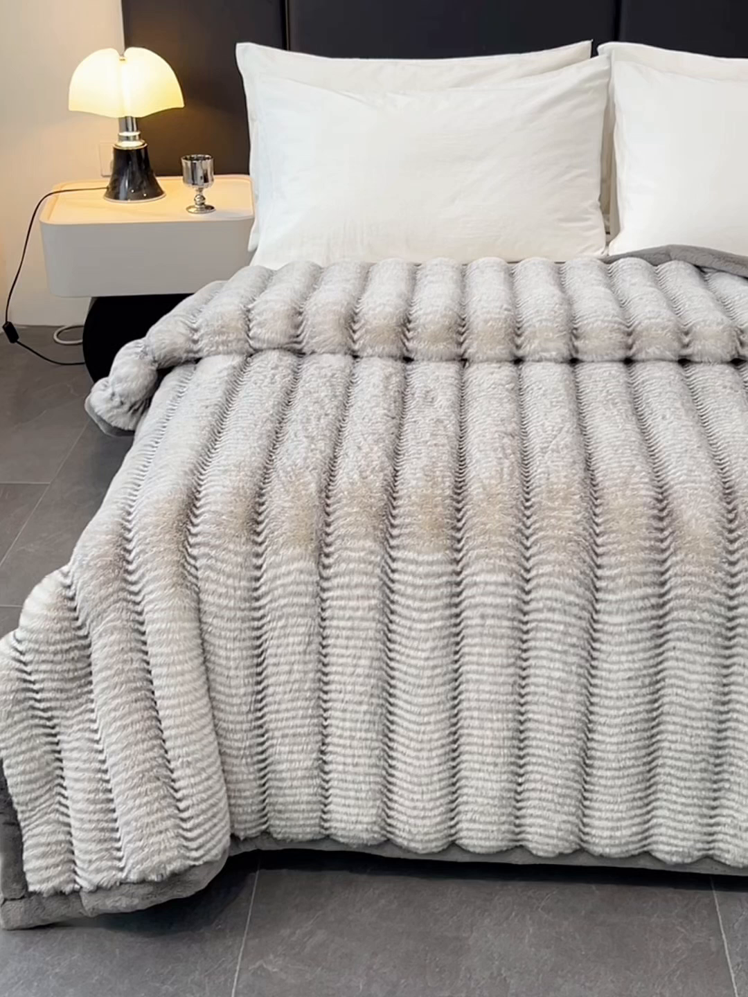 91家纺网 家纺一手货源 找家纺 凯轩毛毯网销专供 2025新款婚庆仿皮草彩波纹艺术毯毛毯毯子-彩波纹 彩波纹-浅灰