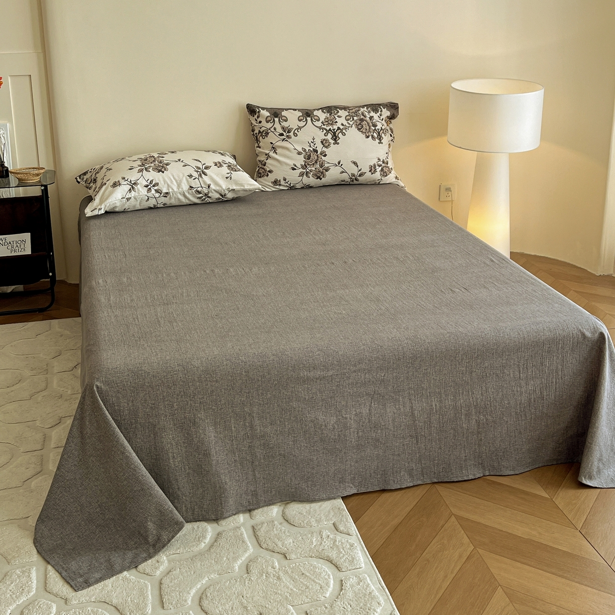 91家纺网 家纺一手货源 找家纺 梵克保罗 2025新款亚麻纽扣款四件套 粉黛