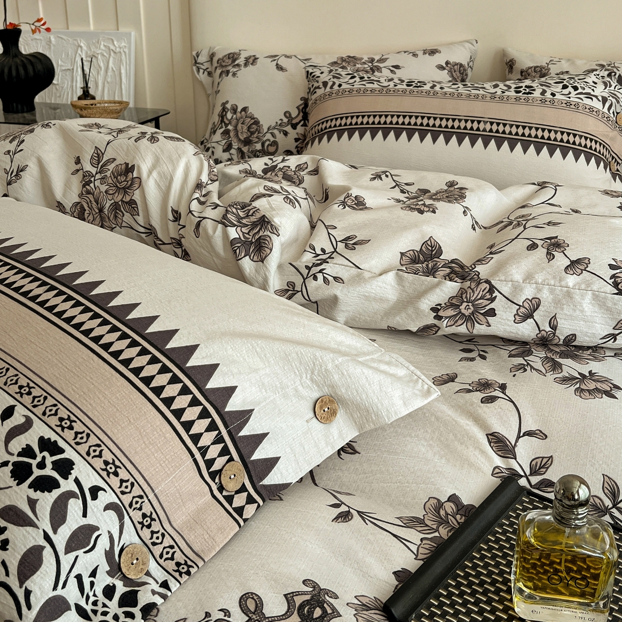 91家纺网 家纺一手货源 找家纺 梵克保罗 2025新款亚麻纽扣款四件套 粉黛