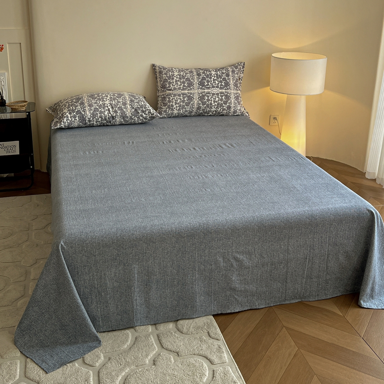 91家纺网 家纺一手货源 找家纺 梵克保罗 2025新款亚麻纽扣款四件套 梵克灰