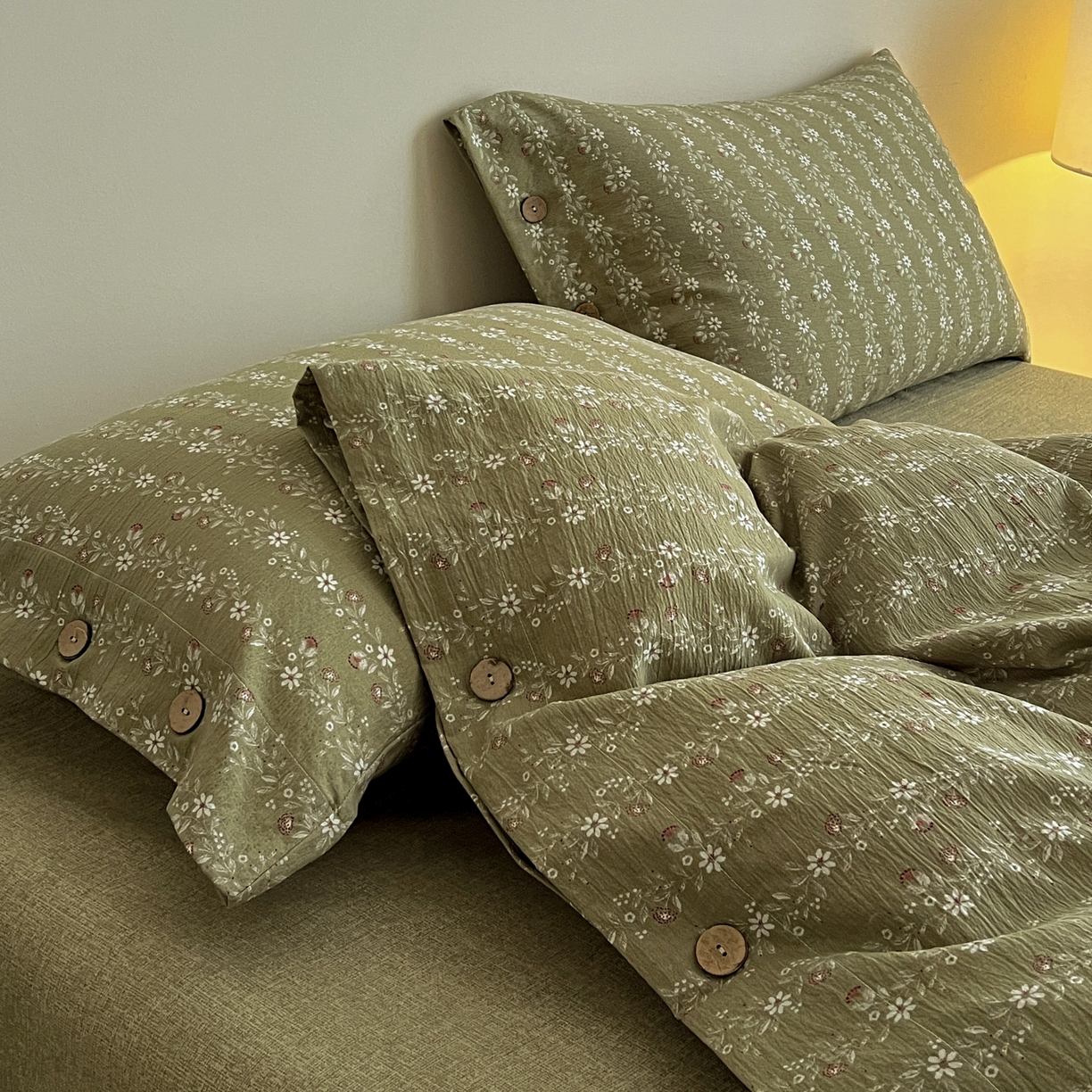 91家纺网 家纺一手货源 找家纺 梵克保罗 2025新款亚麻纽扣款四件套 复古绿