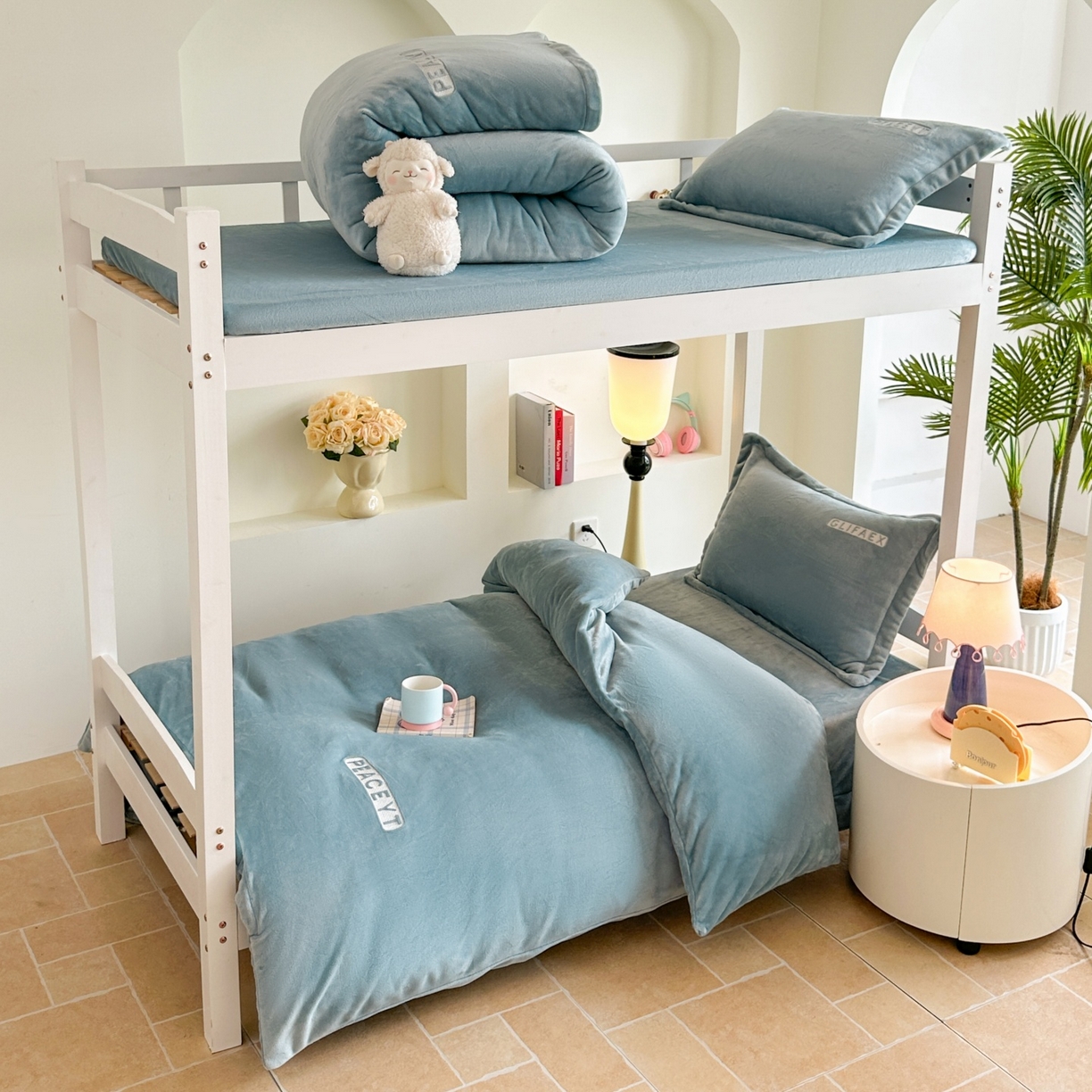 91家纺网 家纺一手货源 找家纺 （总）梓之赫 2025新款230克全消光牛奶绒三件套-简居