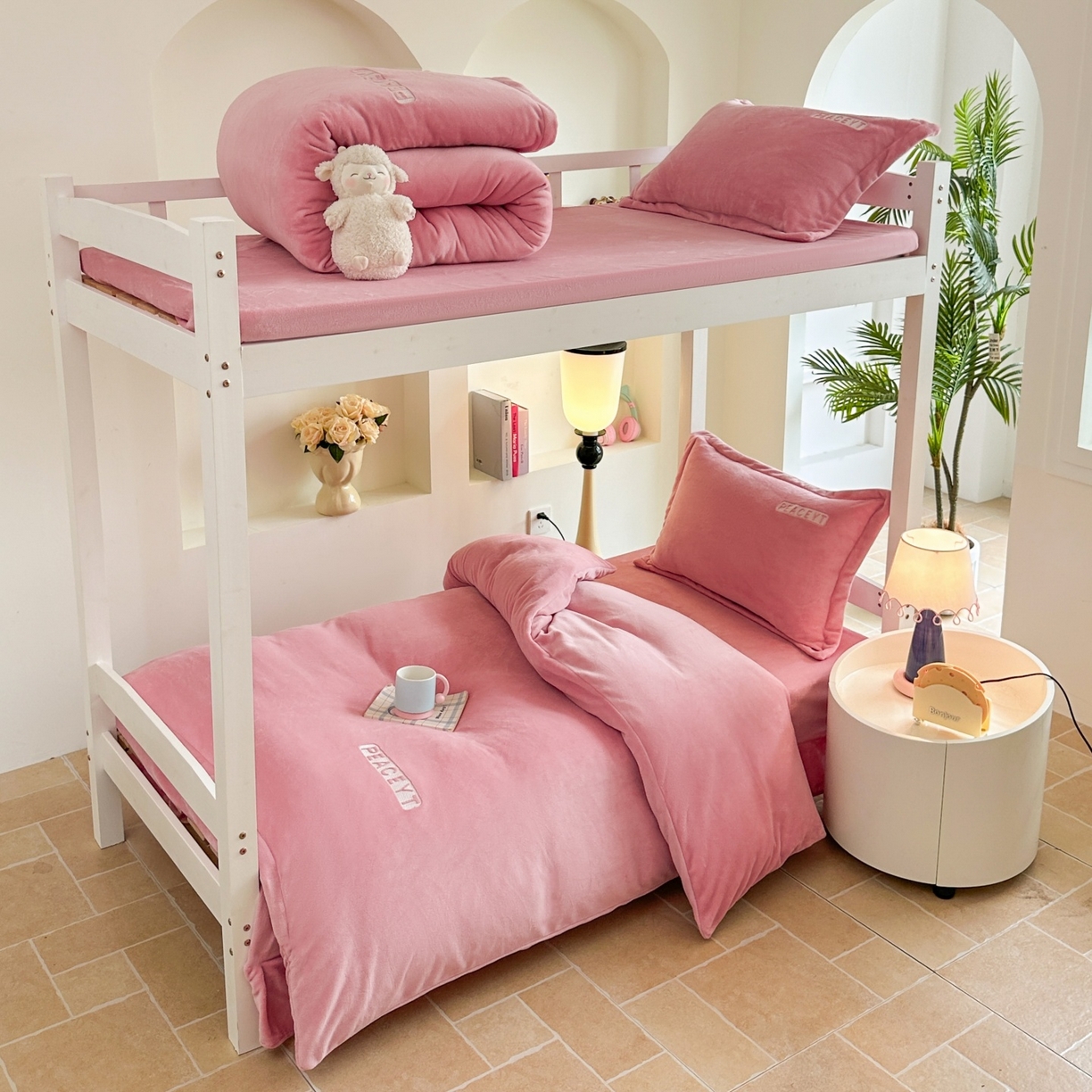 91家纺网 家纺一手货源 找家纺 （总）梓之赫 2025新款230克全消光牛奶绒三件套-简居