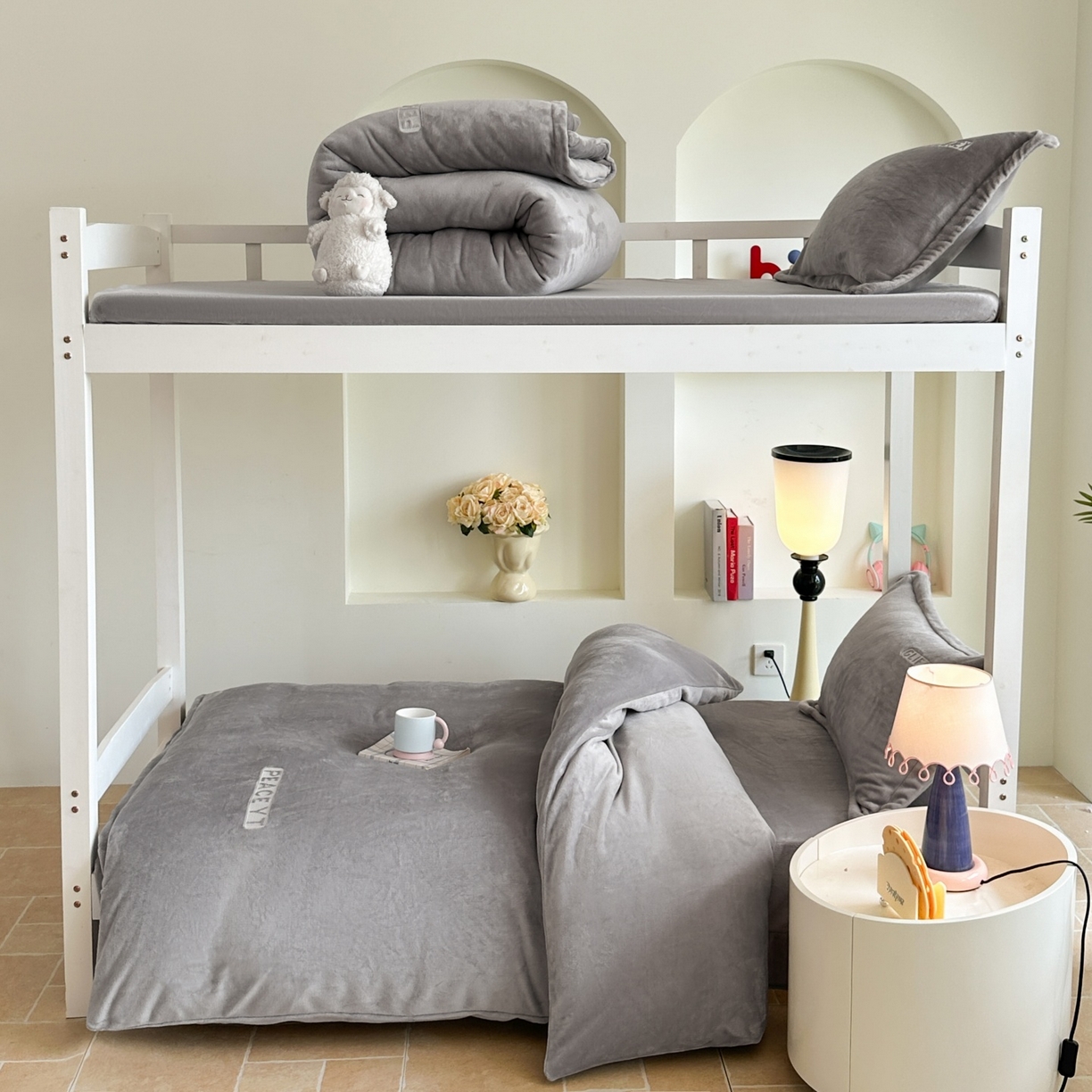 91家纺网 家纺一手货源 找家纺 梓之赫 2025新款230克全消光牛奶绒三件套-简居 简居-灰