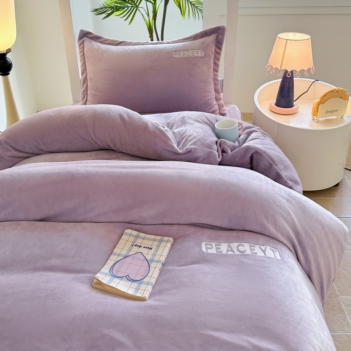 91家纺网 家纺一手货源 找家纺 梓之赫 2025新款230克全消光牛奶绒三件套-简居 简居-紫