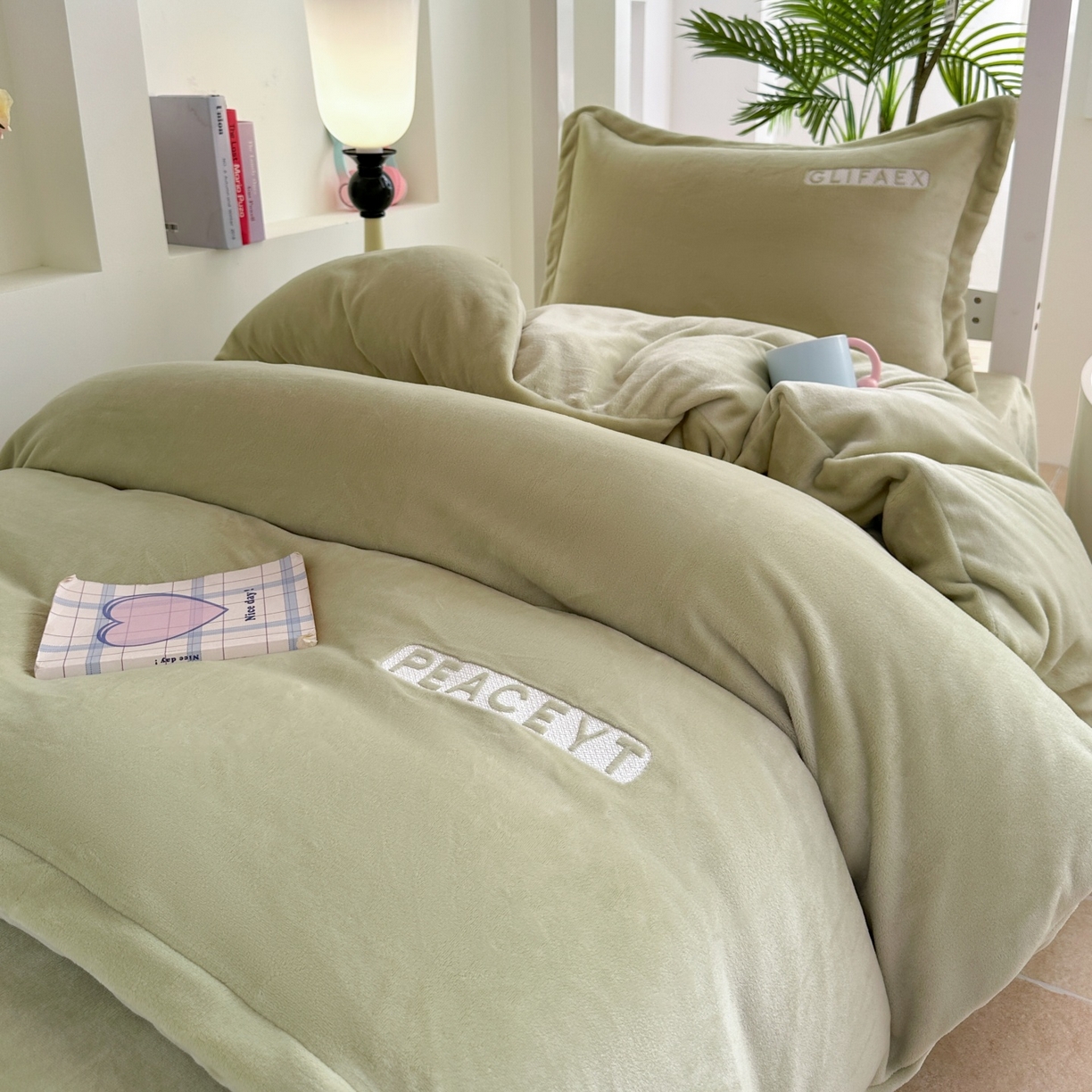 91家纺网 家纺一手货源 找家纺 梓之赫 2025新款230克全消光牛奶绒三件套-简居 简居-绿