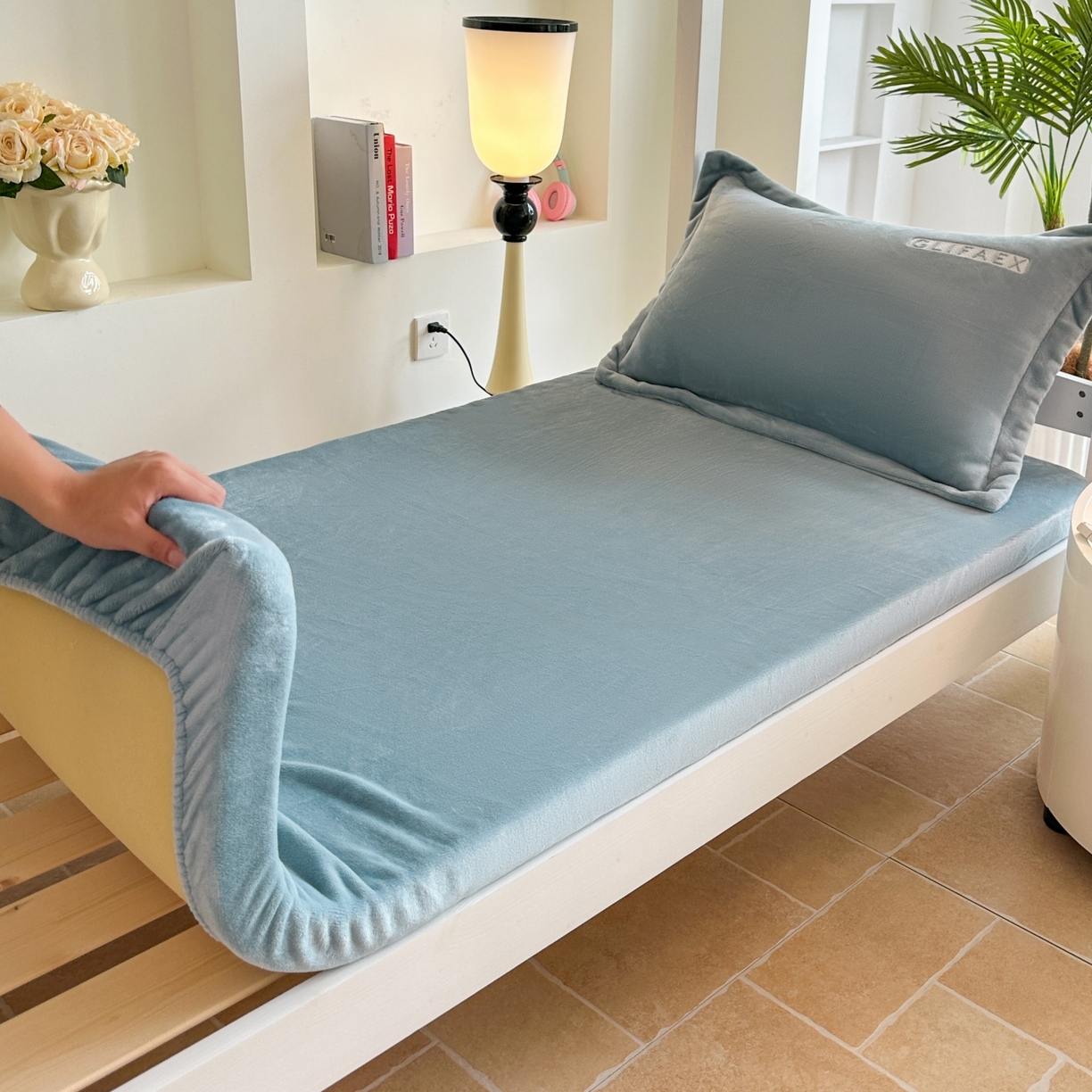 91家纺网 家纺一手货源 找家纺 梓之赫 2025新款230克全消光牛奶绒三件套-简居 简居-蓝