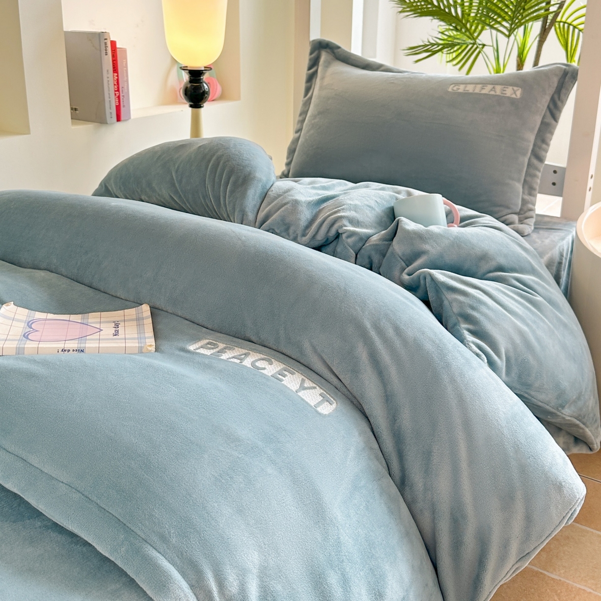 91家纺网 家纺一手货源 找家纺 梓之赫 2025新款230克全消光牛奶绒三件套-简居 简居-蓝