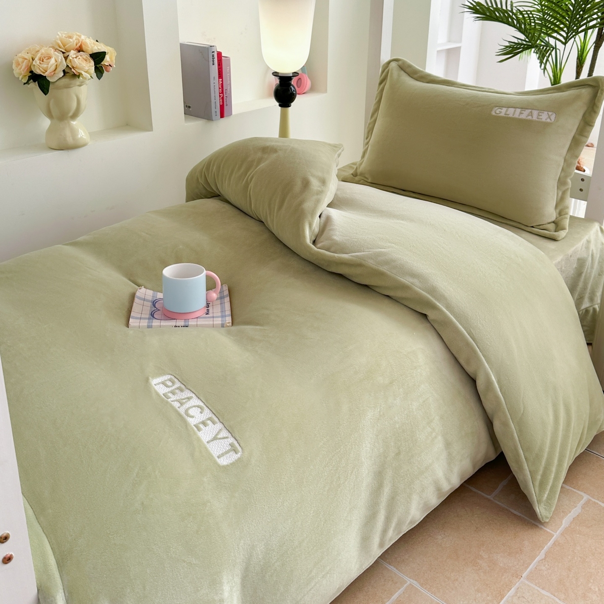 91家纺网 家纺一手货源 找家纺 梓之赫 2025新款230克全消光牛奶绒三件套-简居 简居-绿