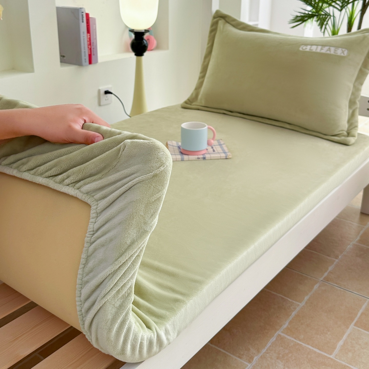 91家纺网 家纺一手货源 找家纺 梓之赫 2025新款230克全消光牛奶绒三件套-简居 简居-绿