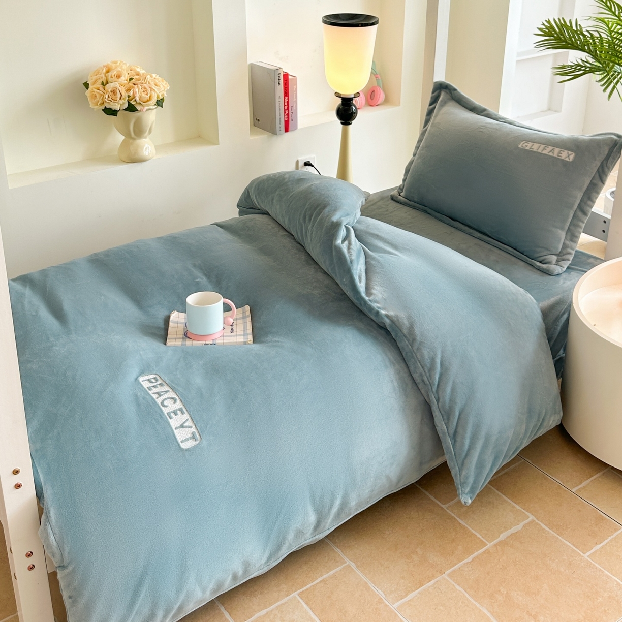 91家纺网 家纺一手货源 找家纺 梓之赫 2025新款230克全消光牛奶绒三件套-简居 简居-蓝