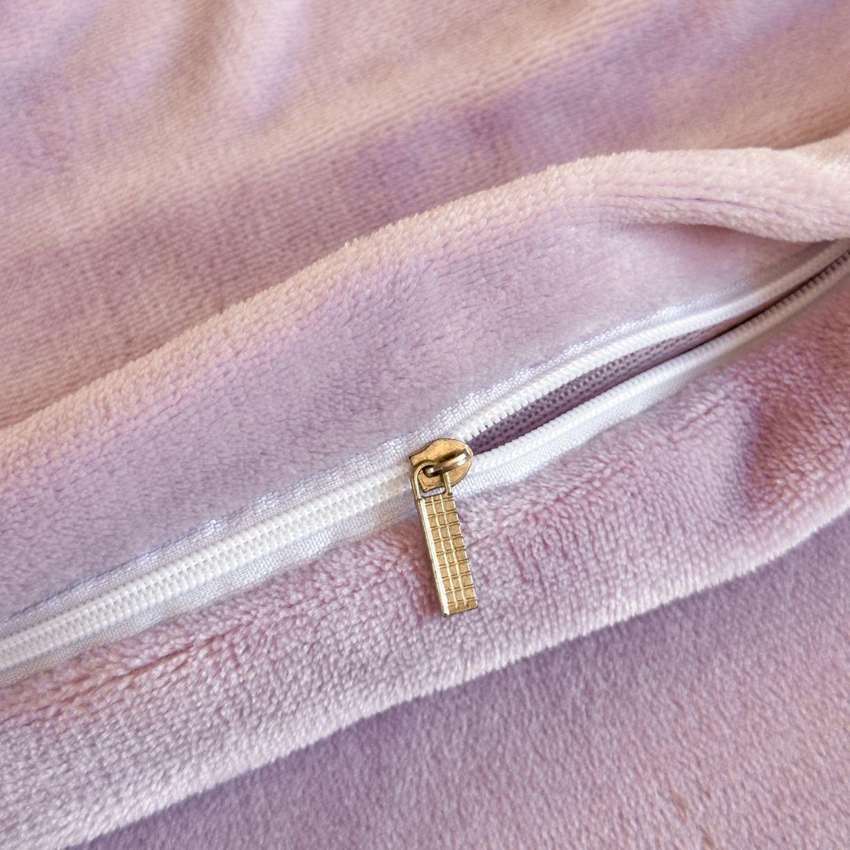 91家纺网 家纺一手货源 找家纺 梓之赫 2025新款230克全消光牛奶绒三件套-简居 简居-紫