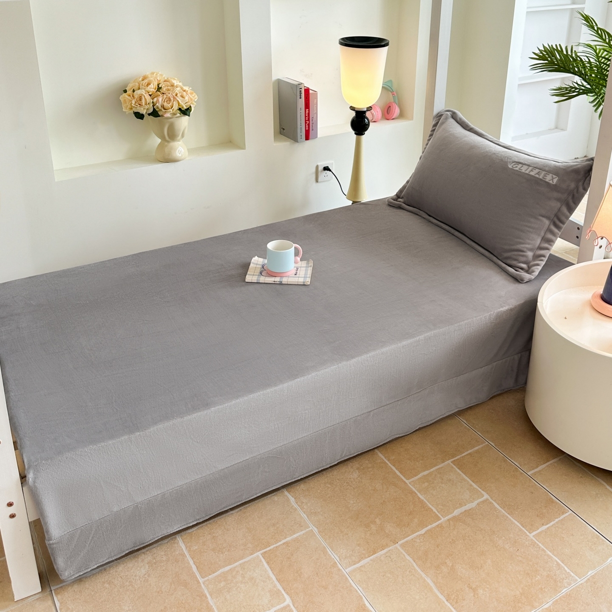 91家纺网 家纺一手货源 找家纺 梓之赫 2025新款230克全消光牛奶绒三件套-简居 简居-灰