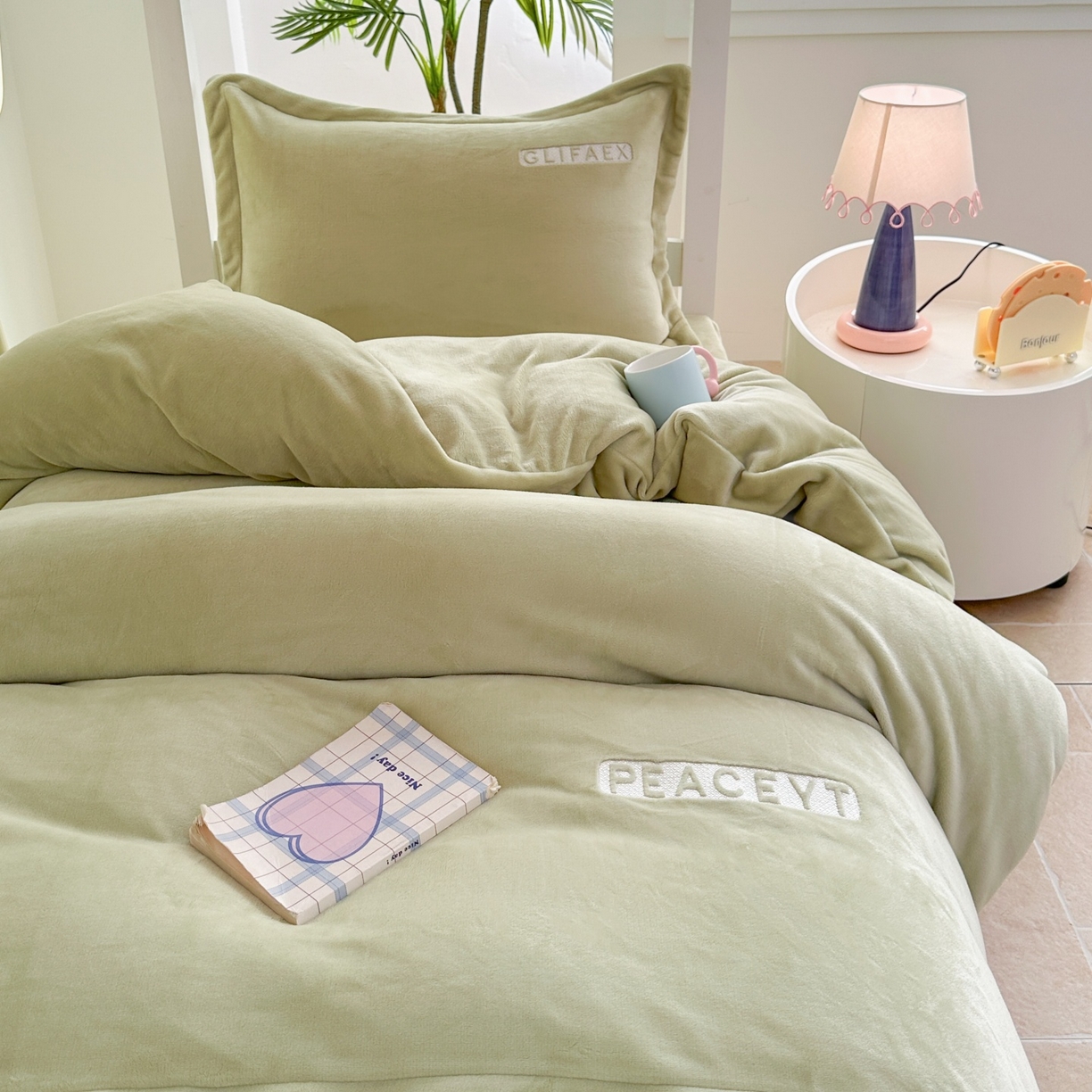 91家纺网 家纺一手货源 找家纺 梓之赫 2025新款230克全消光牛奶绒三件套-简居 简居-绿