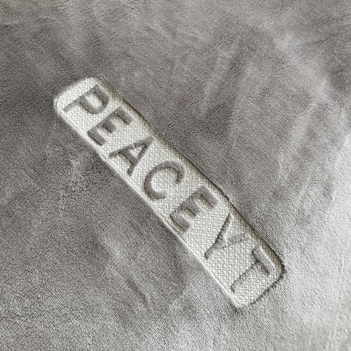 91家纺网 家纺一手货源 找家纺 梓之赫 2025新款230克全消光牛奶绒三件套-简居 简居-灰