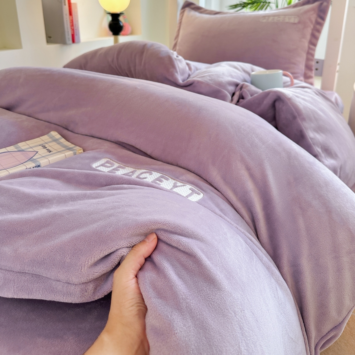 91家纺网 家纺一手货源 找家纺 梓之赫 2025新款230克全消光牛奶绒三件套-简居 简居-紫