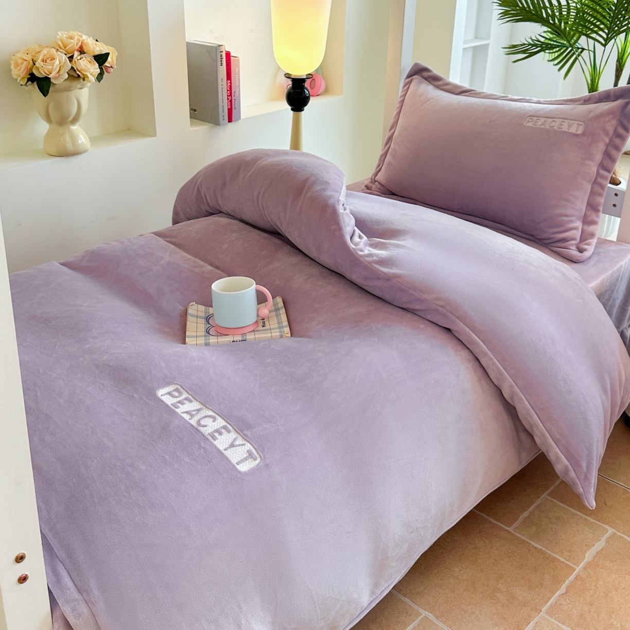 91家纺网 家纺一手货源 找家纺 梓之赫 2025新款230克全消光牛奶绒三件套-简居 简居-紫