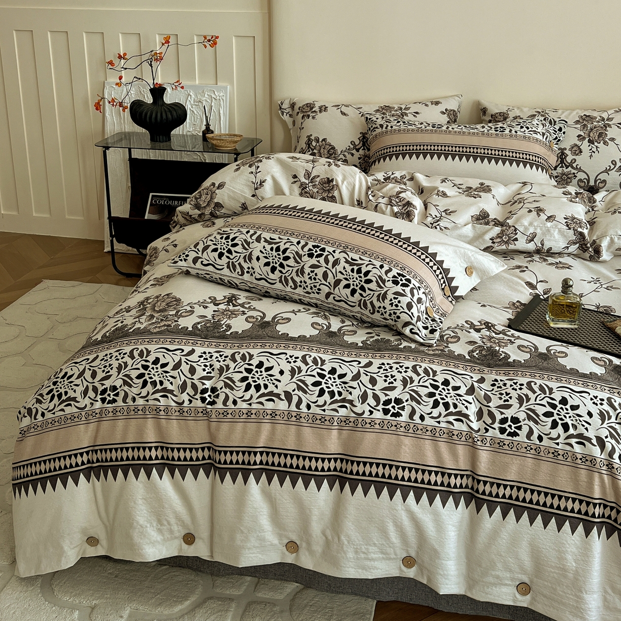 91家纺网 家纺一手货源 找家纺 梵克保罗 2025新款亚麻纽扣款四件套 粉黛