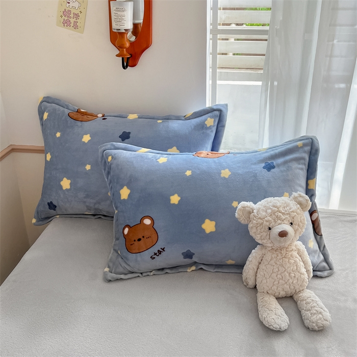 91家纺网 家纺一手货源 找家纺 寻米 2025新款高克重加厚保暖牛奶绒四件套-第二批 晚安小熊-灰