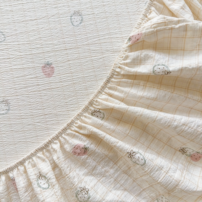 91家纺网 家纺一手货源 找家纺 爱彼家纺 2025新款水洗水洗棉印花床笠单品床笠床笠三件套风格一 格文草莓