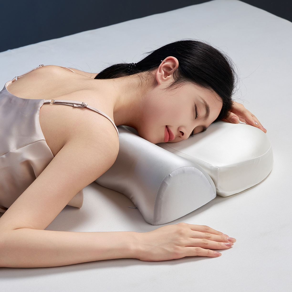 91家纺网 家纺一手货源 找家纺 乐可 2025新款零压记忆牵引枕头枕芯 零压记忆-牵引枕灰