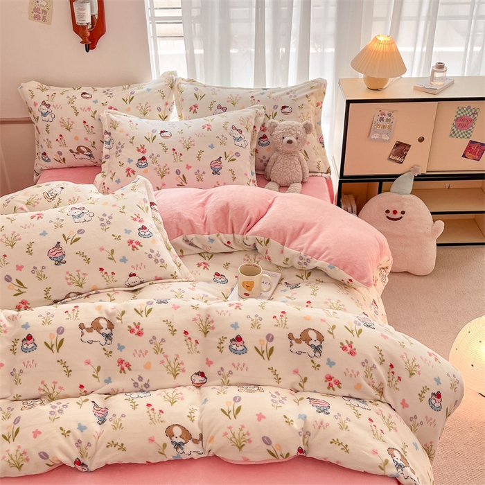 91家纺网 家纺一手货源 找家纺 寻米 2025新款高克重加厚保暖牛奶绒四件套-第二批 小狗茶园-粉