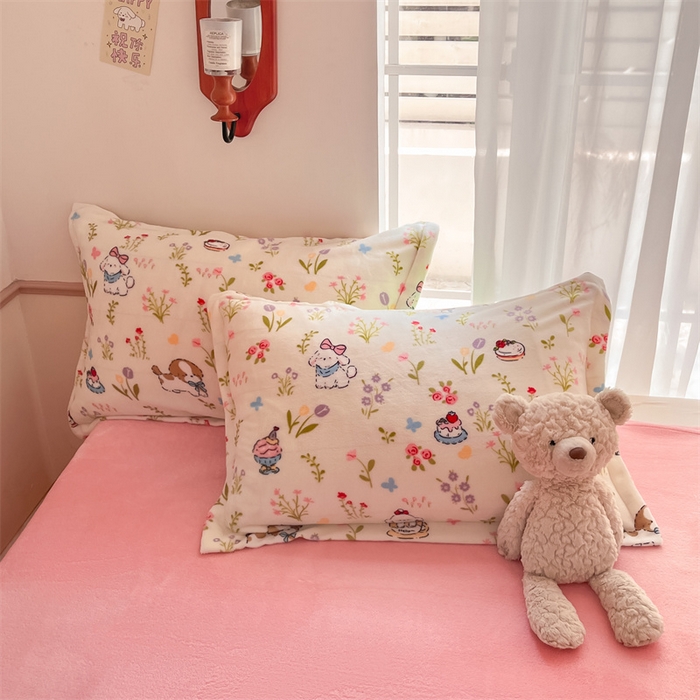 91家纺网 家纺一手货源 找家纺 寻米 2025新款高克重加厚保暖牛奶绒四件套-第二批 小狗茶园-粉