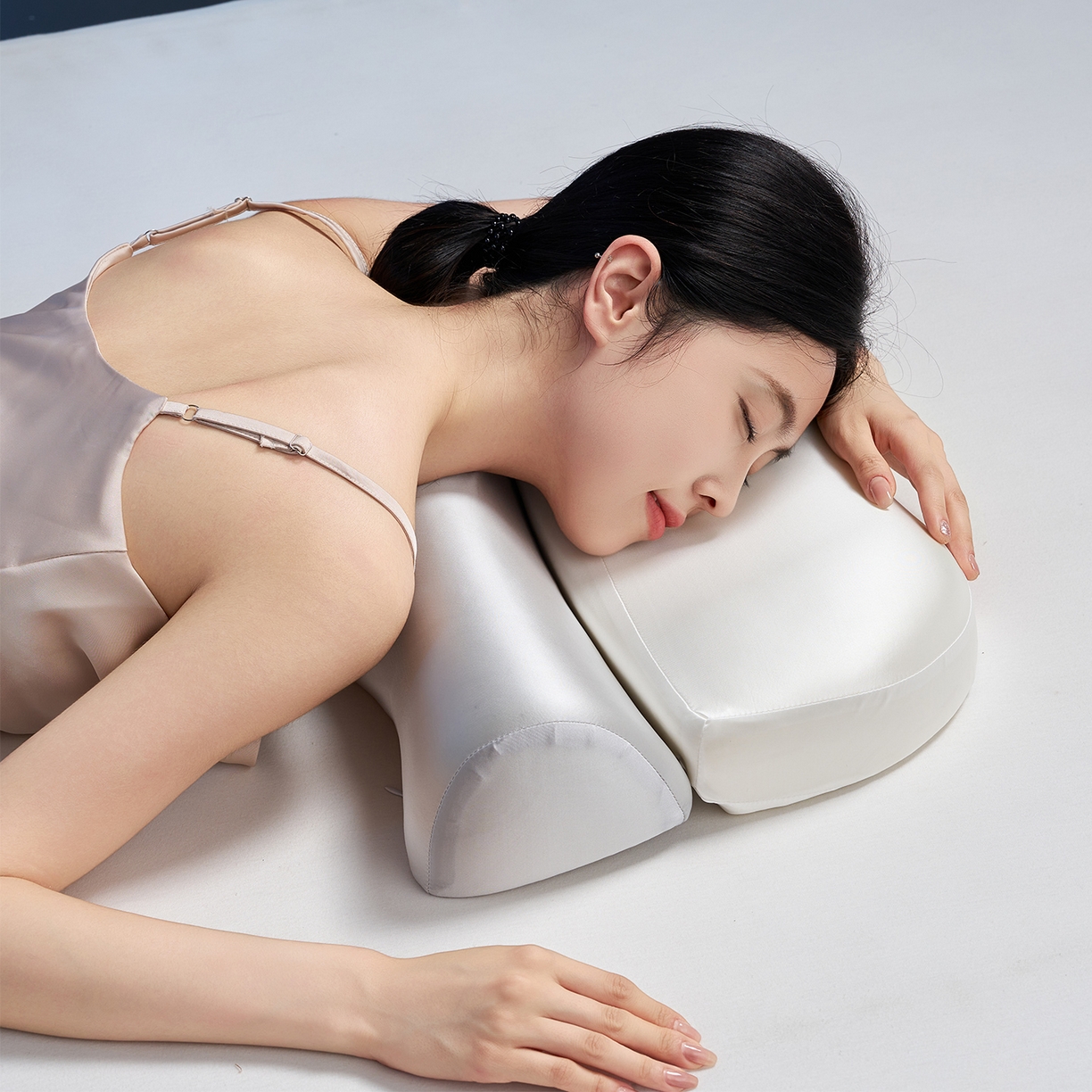 91家纺网 家纺一手货源 找家纺 乐可 2025新款零压记忆牵引枕头枕芯 零压记忆-牵引枕灰