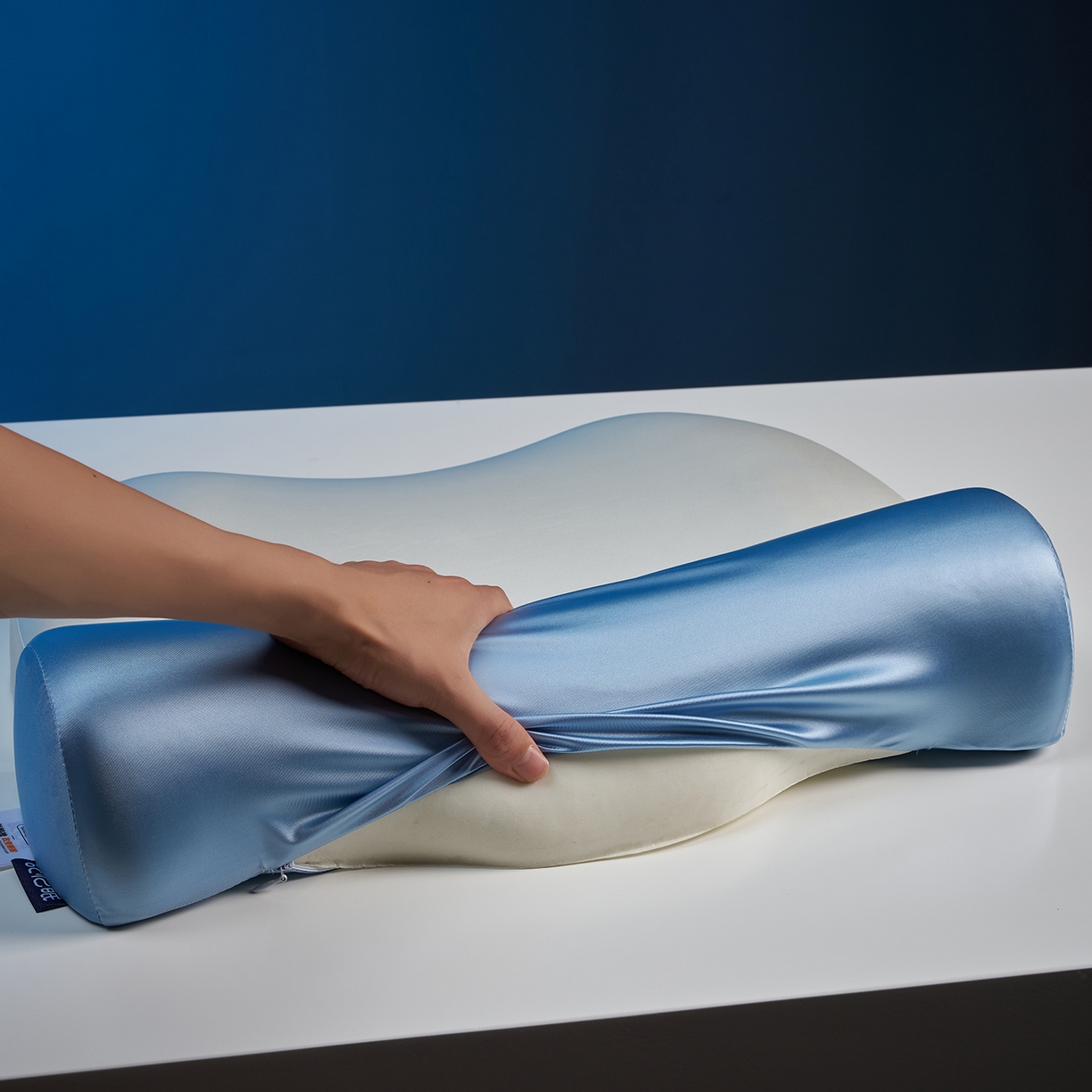 91家纺网 家纺一手货源 找家纺 乐可 2025新款零压记忆牵引枕头枕芯 零压记忆-牵引枕蓝