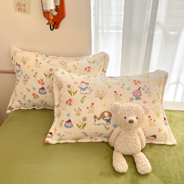 91家纺网 家纺一手货源 找家纺 寻米 2025新款高克重加厚保暖牛奶绒四件套-第二批 小狗茶园-绿