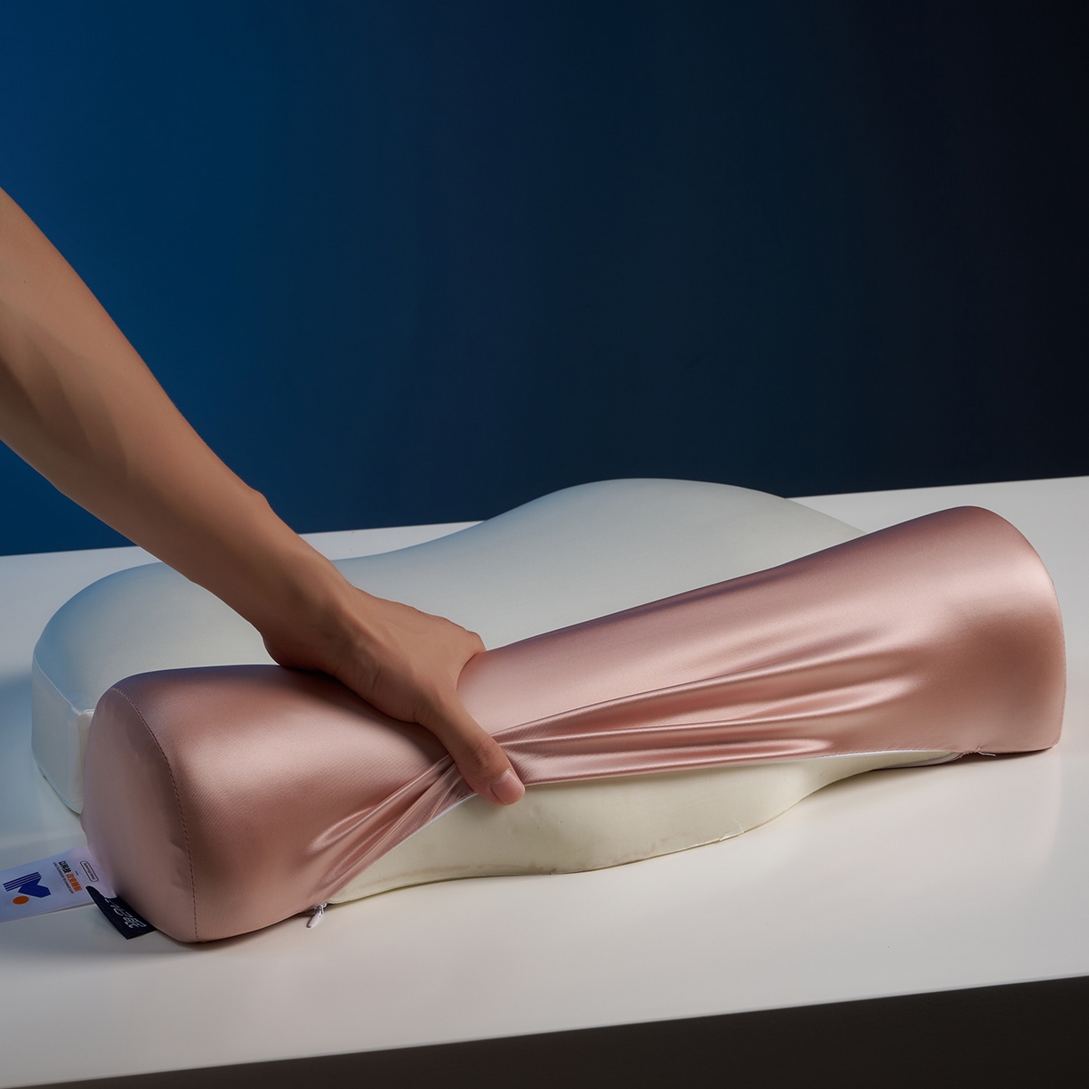 91家纺网 家纺一手货源 找家纺 乐可 2025新款零压记忆牵引枕头枕芯 零压记忆-牵引枕粉