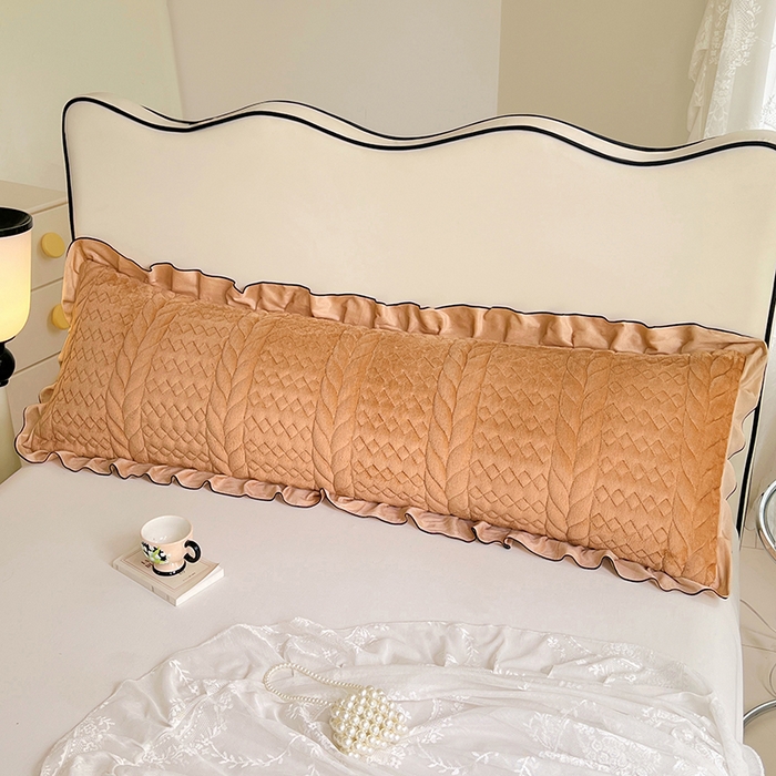 91家纺网 家纺一手货源 找家纺 梦舒羽 2025新款牛奶绒夹棉花边枕套情侣双人加长枕芯套枕头套-轻奢 花边轻奢款-奶茶咖