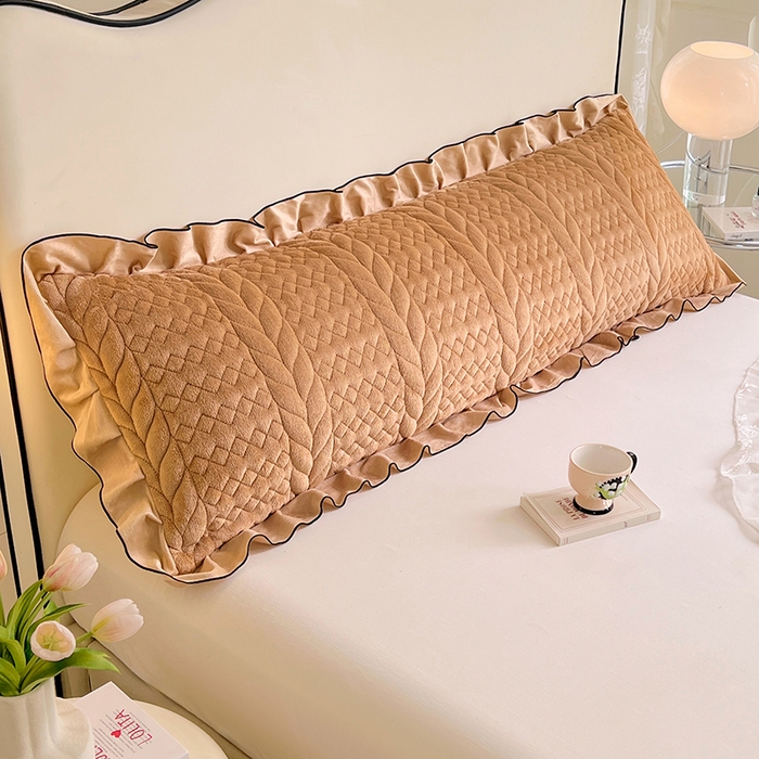 91家纺网 家纺一手货源 找家纺 梦舒羽 2025新款牛奶绒夹棉花边枕套情侣双人加长枕芯套枕头套-轻奢 花边轻奢款-奶茶咖