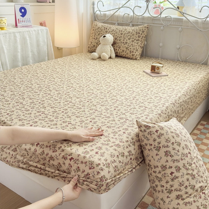 91家纺网 家纺一手货源 找家纺 爱彼家纺 2025新款水洗水洗棉印花床笠单品床笠床笠三件套风格一 莓花蝶语