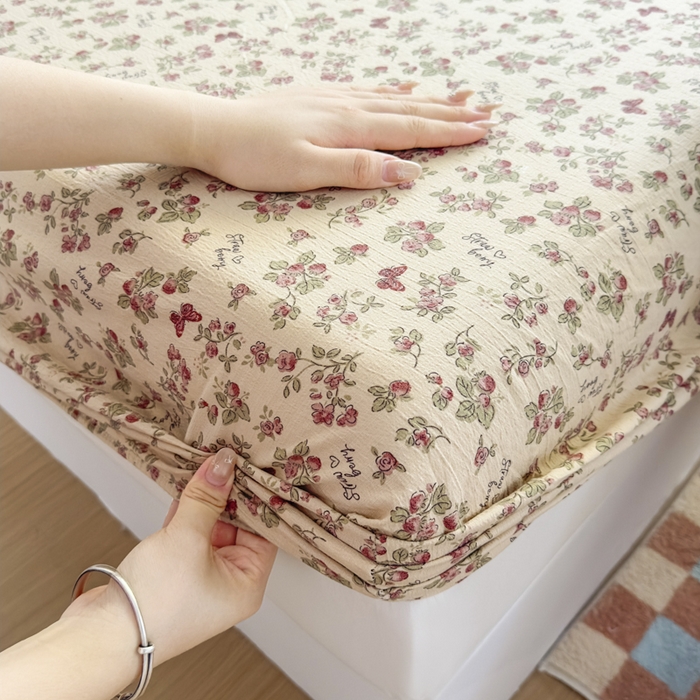 91家纺网 家纺一手货源 找家纺 爱彼家纺 2025新款水洗水洗棉印花床笠单品床笠床笠三件套风格一 莓花蝶语