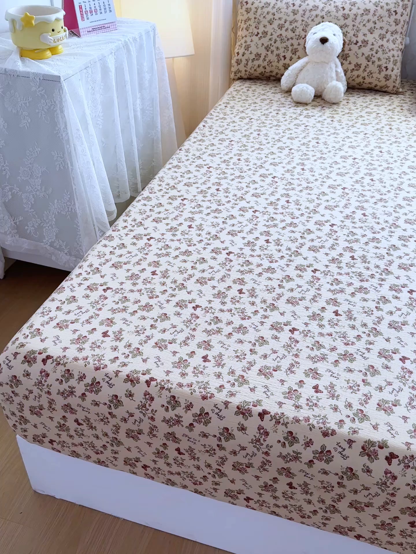 91家纺网 家纺一手货源 找家纺 爱彼家纺 2025新款水洗水洗棉印花床笠单品床笠床笠三件套风格一 莓花蝶语