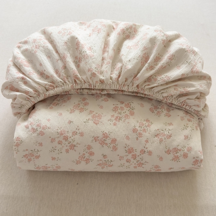 91家纺网 家纺一手货源 找家纺 爱彼家纺 2025新款水洗水洗棉印花床笠单品床笠床笠三件套风格一 浅粉碎花