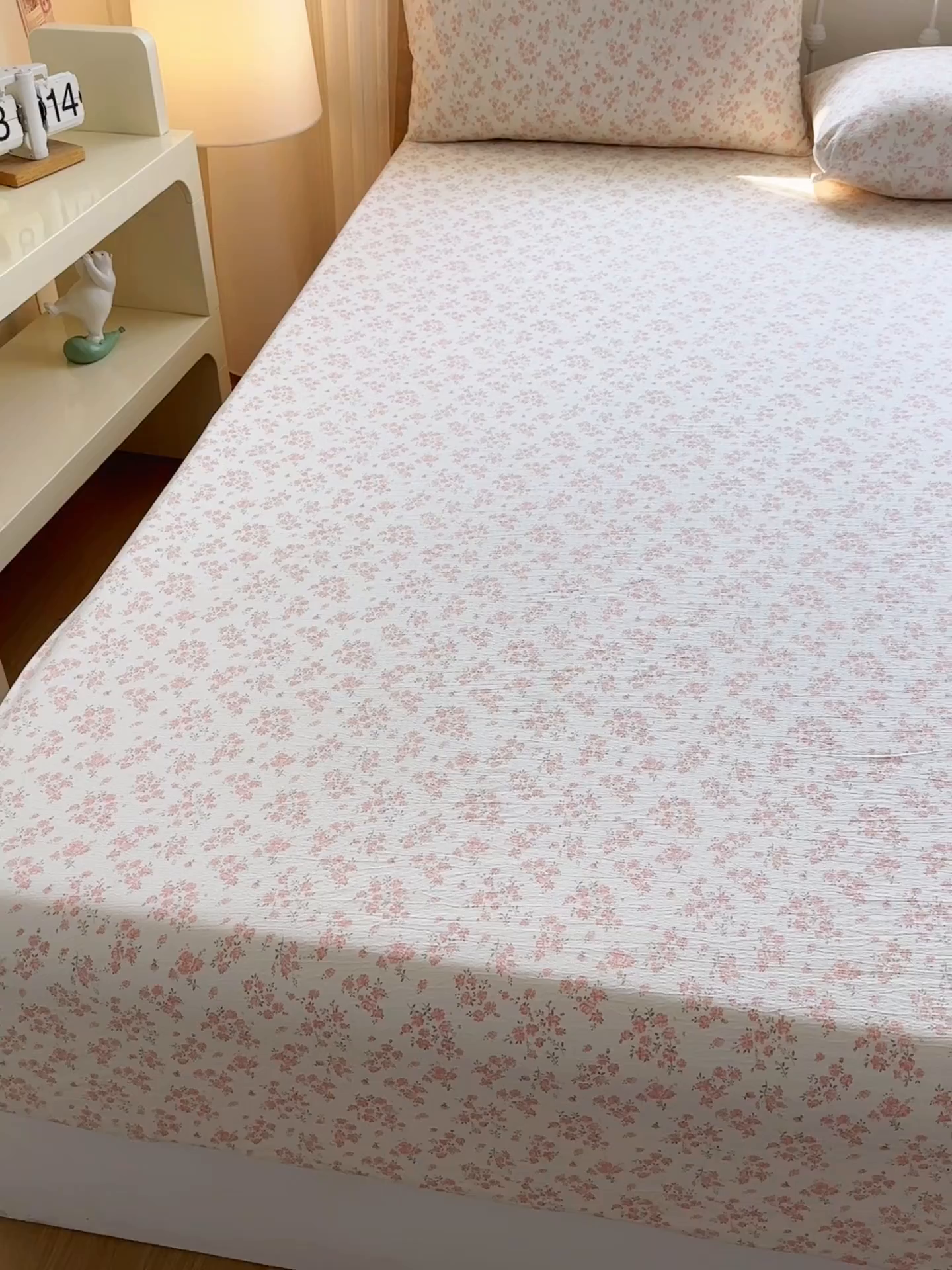 91家纺网 家纺一手货源 找家纺 爱彼家纺 2025新款水洗水洗棉印花床笠单品床笠床笠三件套风格一 浅粉碎花