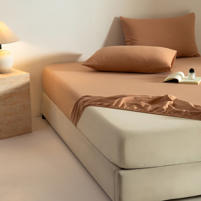 91家纺网 家纺一手货源 找家纺 Mr.pig猪先生水洗棉 2025新款A类50支双股全棉纯棉贡缎磨毛单床笠床笠单件 太妃棕