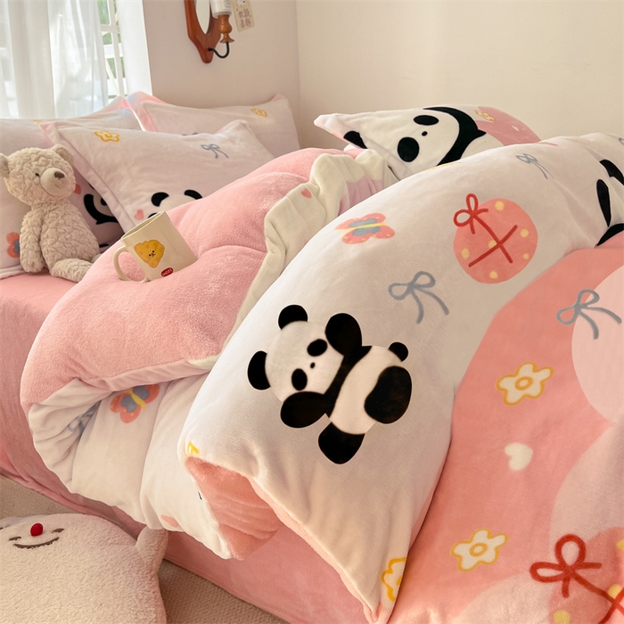 91家纺网 家纺一手货源 找家纺 寻米 2025新款高克重加厚保暖牛奶绒四件套-第二批 熊猫桃桃