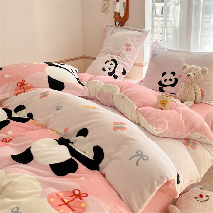 91家纺网 家纺一手货源 找家纺 寻米 2025新款高克重加厚保暖牛奶绒四件套-第二批 熊猫桃桃