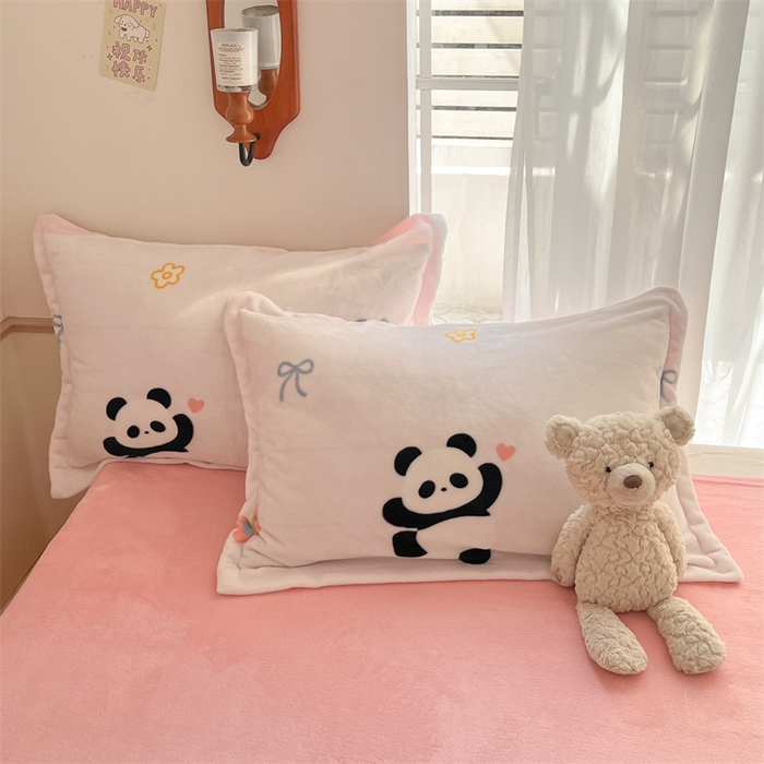 91家纺网 家纺一手货源 找家纺 寻米 2025新款高克重加厚保暖牛奶绒四件套-第二批 熊猫桃桃