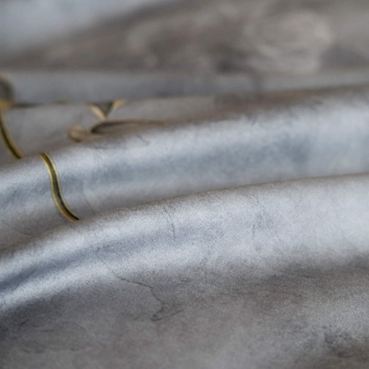 91家纺网 家纺一手货源 找家纺 帝王家纺 2025新款爆款秋冬印花四件套轻奢高级感磨毛超柔亲肤四季款 玫瑰之约-灰